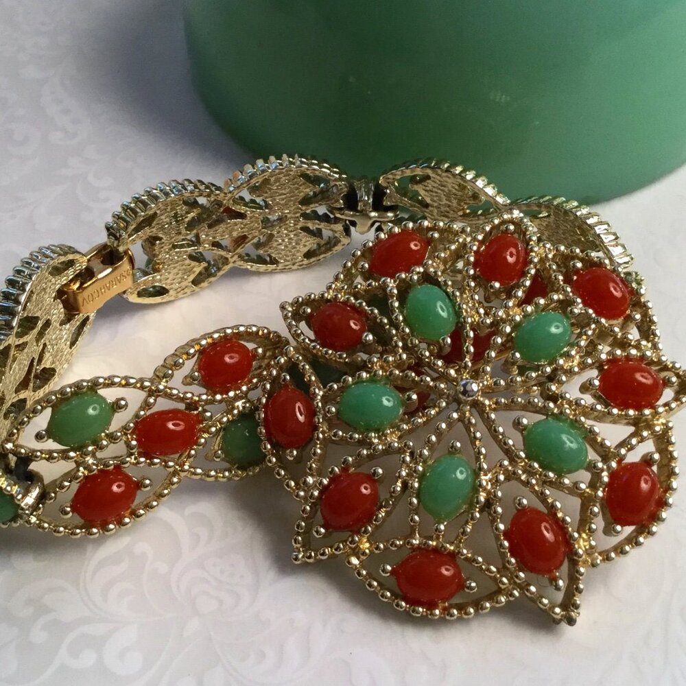 Sarah Coventry “Acapulco” Bracelet & Brooch Set – Faux Jade & Carnelian Cabochon